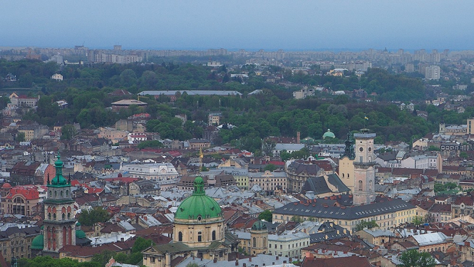 Skats no augšas uz Ļvivas vēsturisko centru.
