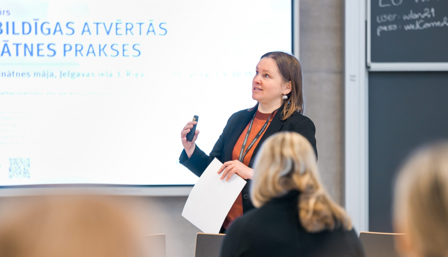 Signe Mežinska un ekrāns